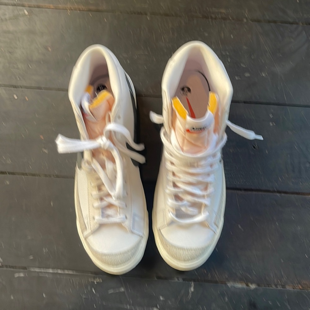Never worn Men’s size 10 Nike blazer mids